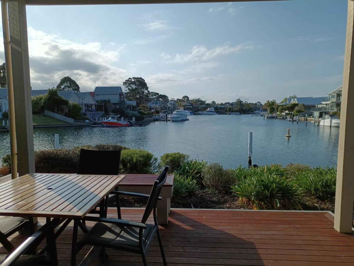 פיינסוויל Captains Cove Resort - Waterfront Apartments מראה חיצוני תמונה