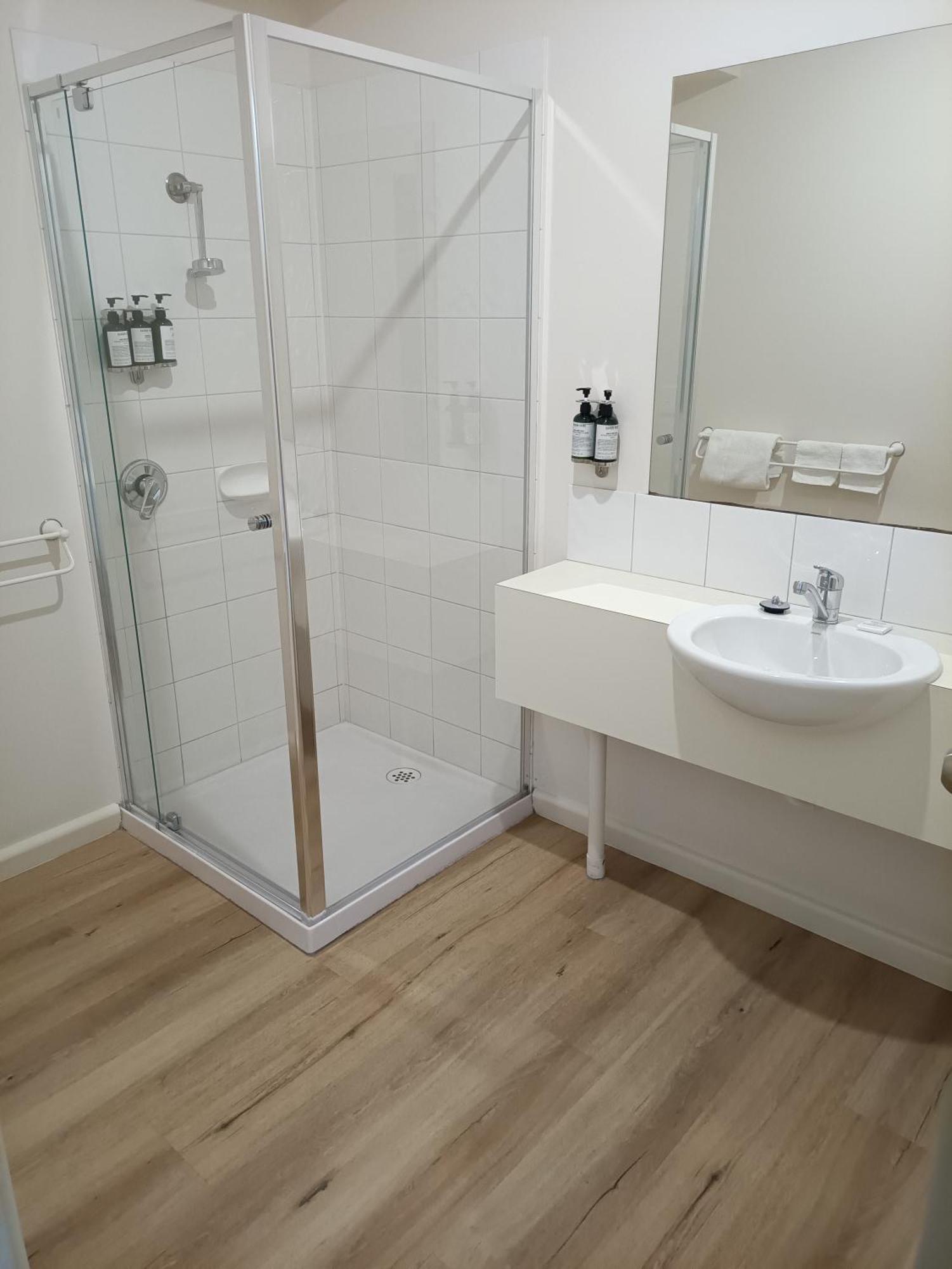 פיינסוויל Captains Cove Resort - Waterfront Apartments מראה חיצוני תמונה