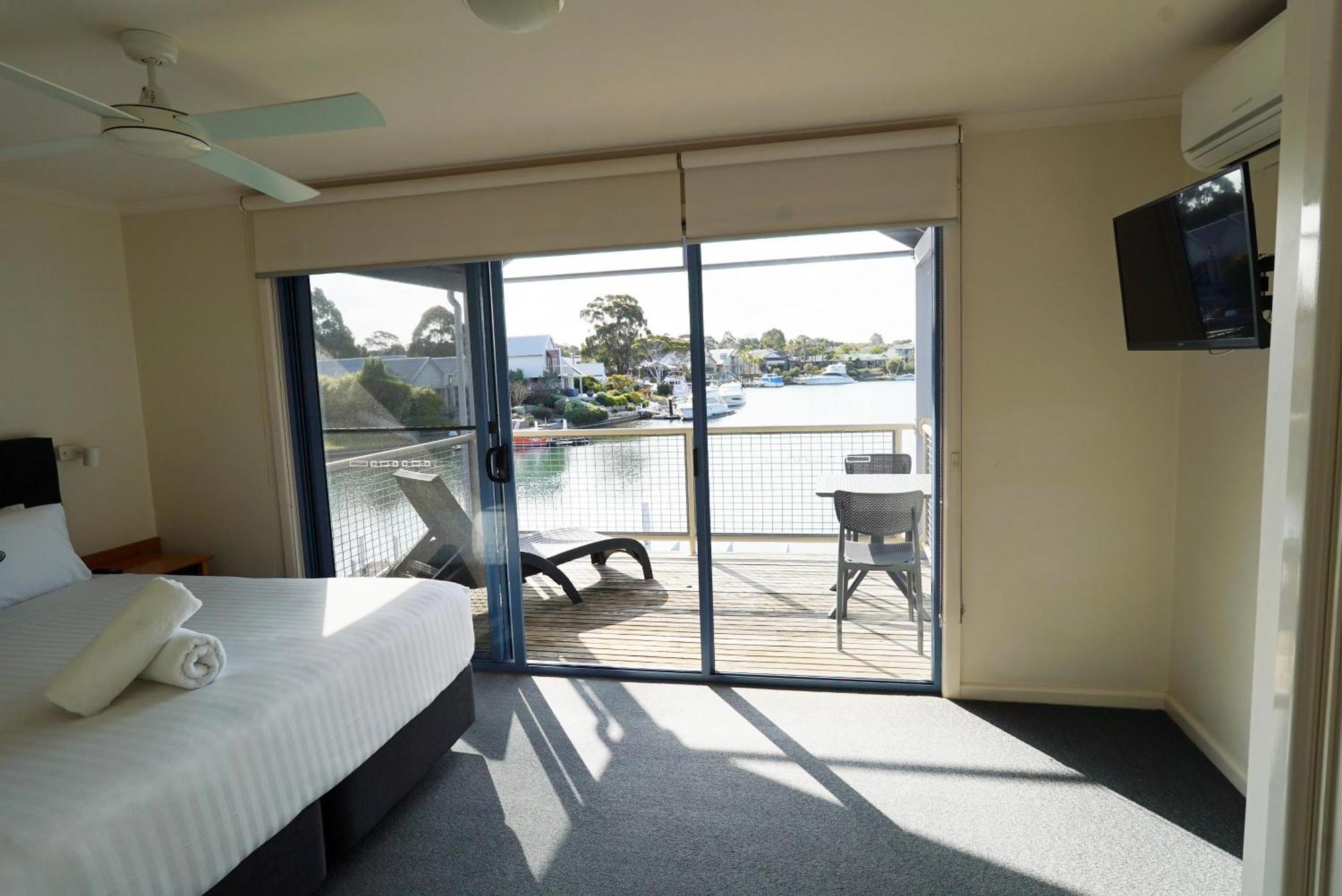 פיינסוויל Captains Cove Resort - Waterfront Apartments מראה חיצוני תמונה